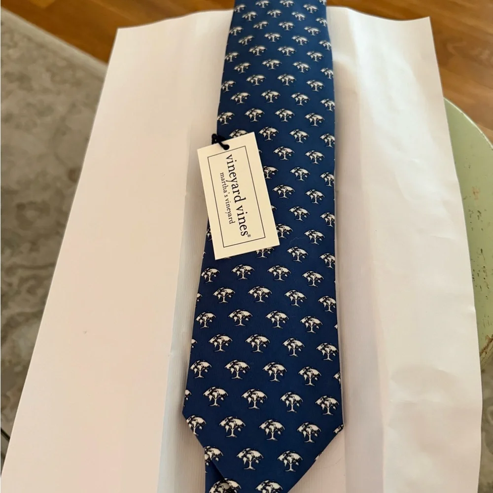 Vineyard Vines Navy and White Men's Tie